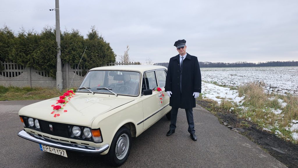 Fiat 125p z kierowcą – Królikowe Chaty